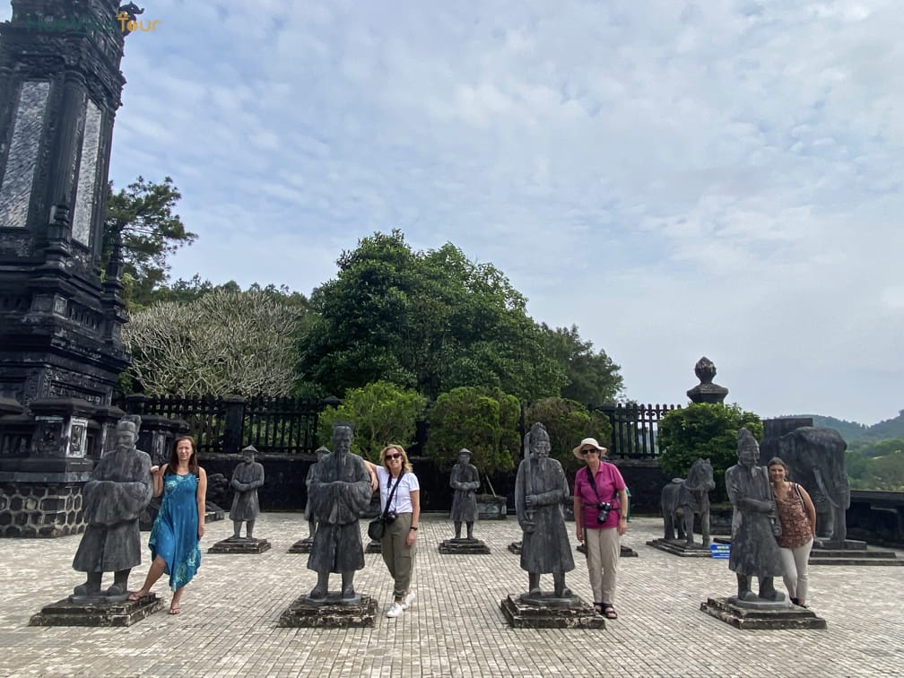 Hue tour photo 55