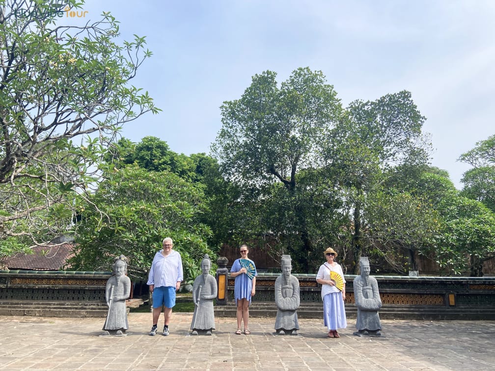 Hue tour photo 16