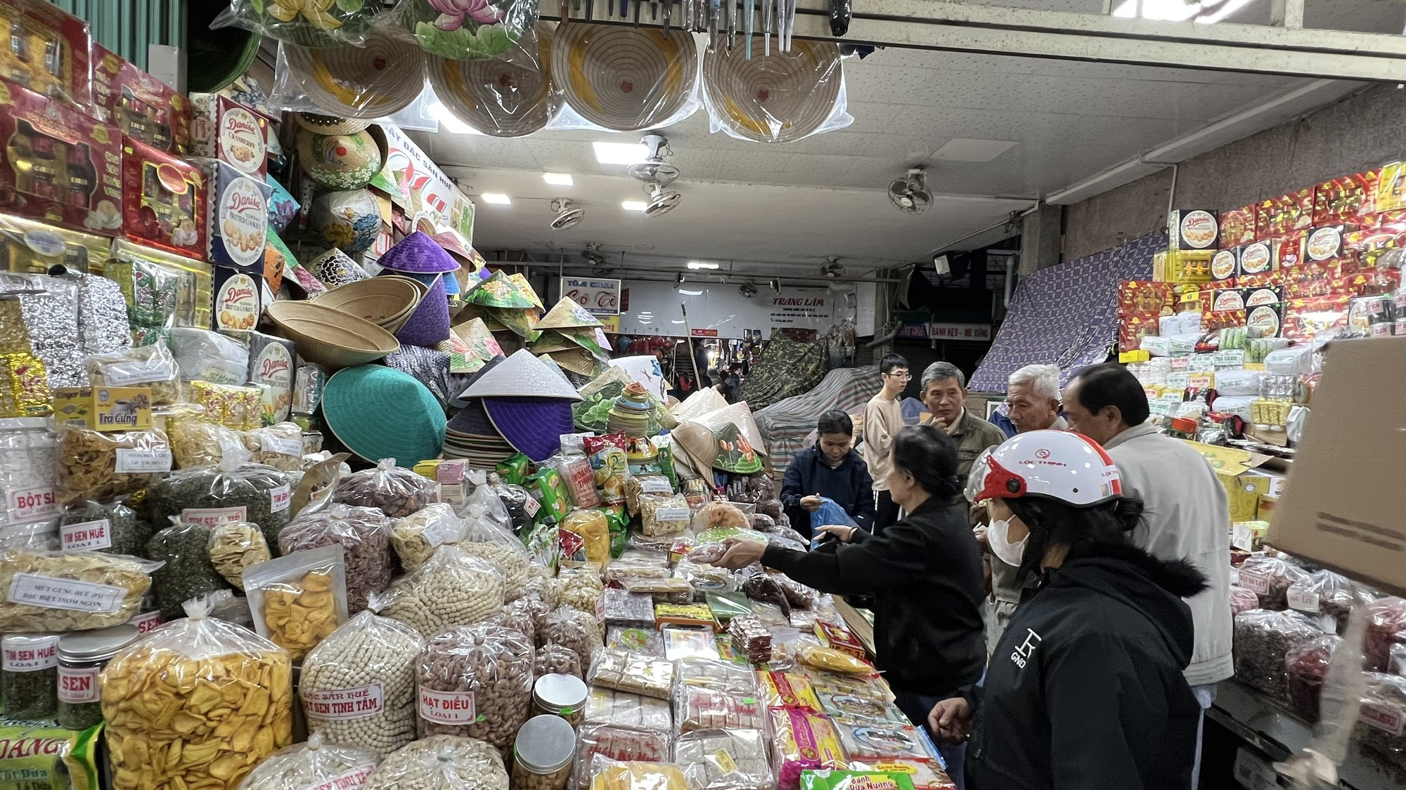 Dong Ba Market — Overview