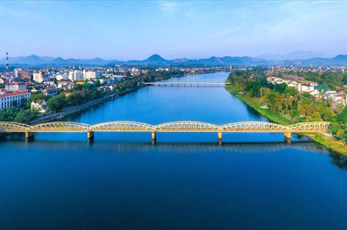 Truong Tien Bridge